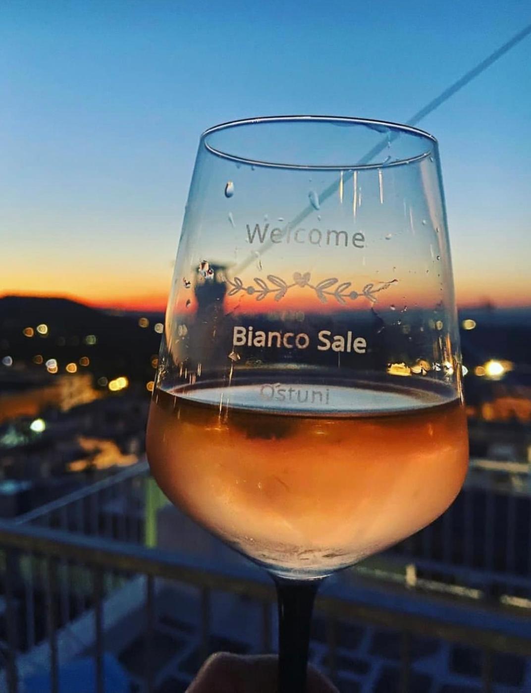 Bianco Sale Holiday Home - Seaview Terraces 오스투니 외부 사진